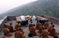 Buddhist Monks Meditating on Vulture‘s Peak